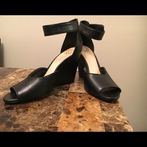 9M Vince Camuto shoes